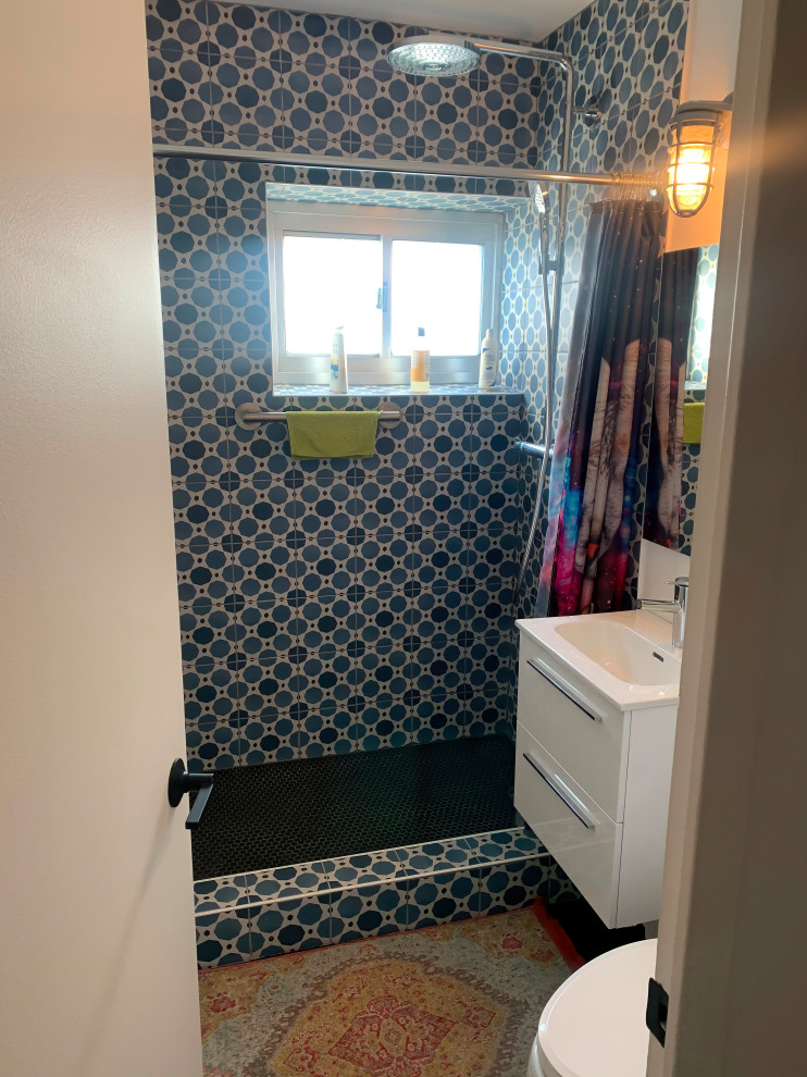 This is an example of a small contemporary ensuite bathroom in Chicago with white cabinets, a walk-in shower, a one-piece toilet, multi-coloured tiles, mosaic tiles, beige walls, ceramic flooring, an integrated sink, marble worktops, a shower curtain, white worktops, a single sink and a built in vanity unit.