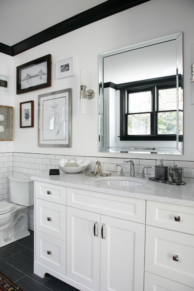 Esempio di una grande sauna design con lavabo sottopiano, ante bianche, pistrelle in bianco e nero, piastrelle in ceramica, pareti bianche e pavimento con piastrelle in ceramica