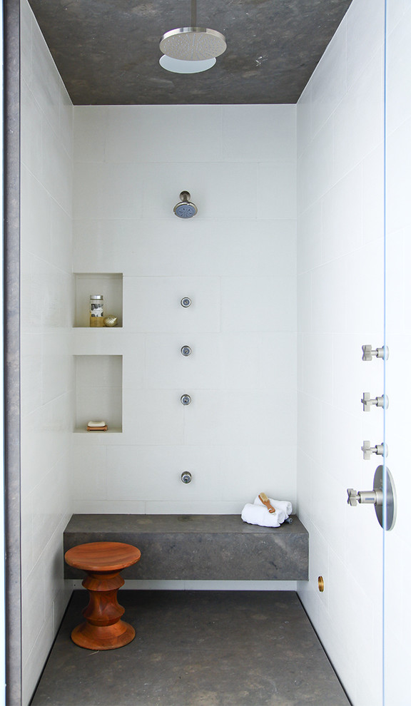Modernes Badezimmer mit Duschnische in Orange County