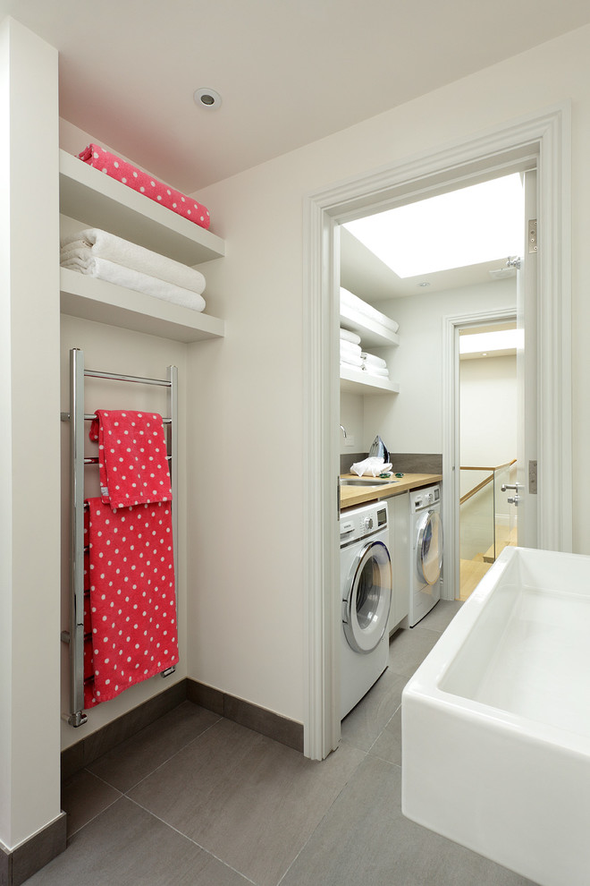 This is an example of a contemporary bathroom in London.