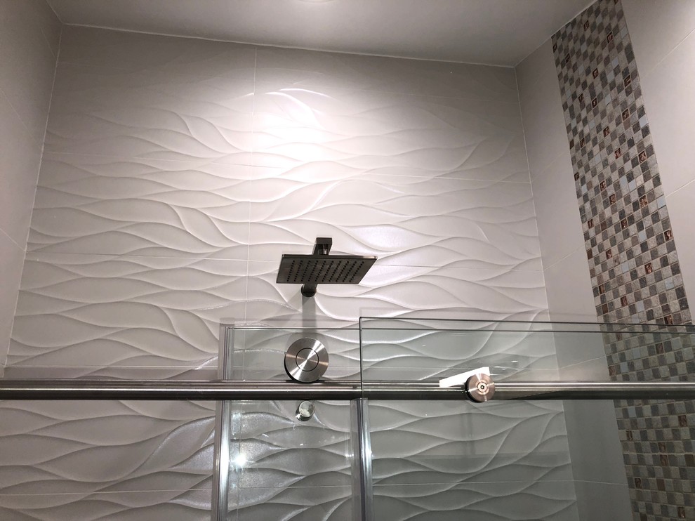 Esempio di una stanza da bagno contemporanea di medie dimensioni