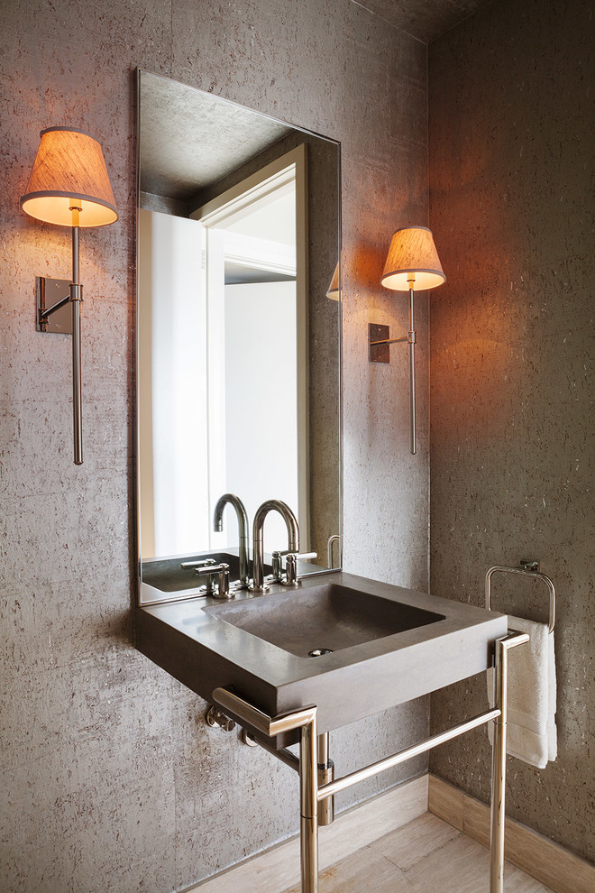 Imagen de cuarto de baño contemporáneo de tamaño medio con lavabo tipo consola, paredes grises y aseo y ducha