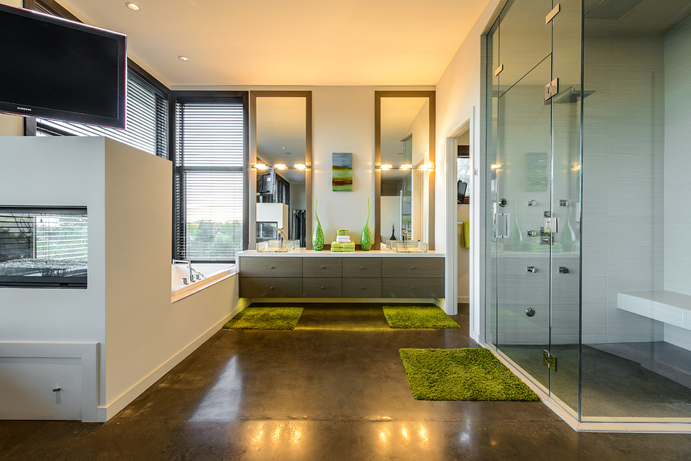Modernes Badezimmer mit Aufsatzwaschbecken, flächenbündigen Schrankfronten, Eckdusche, grauen Fliesen, Betonboden und Einbaubadewanne in Vancouver