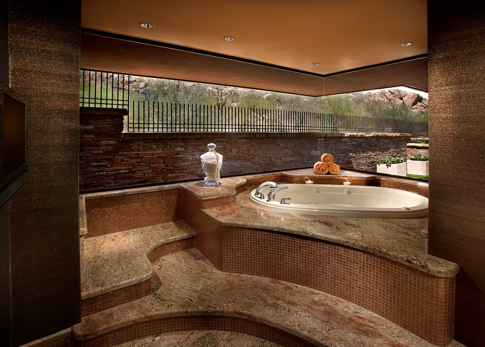 Idéer för att renovera ett funkis en-suite badrum, med ett platsbyggt badkar och brun kakel