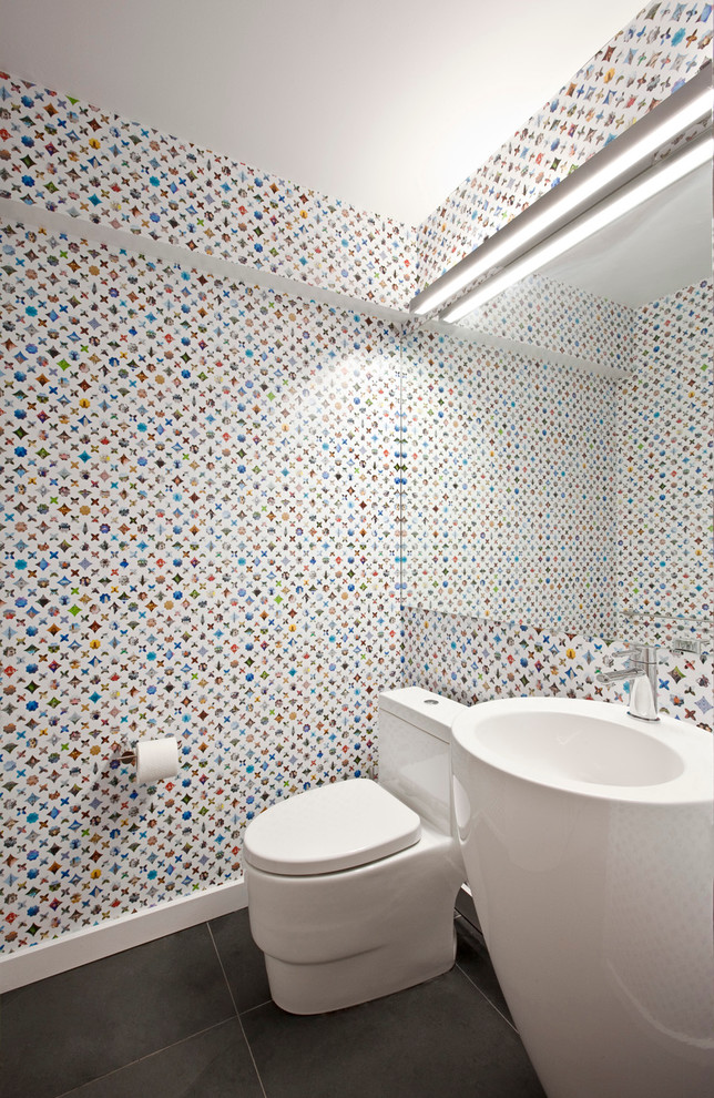 Inspiration for a small contemporary ensuite bathroom in New York with multi-coloured walls.