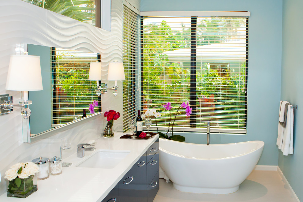 Bathroom - contemporary bathroom idea in Miami