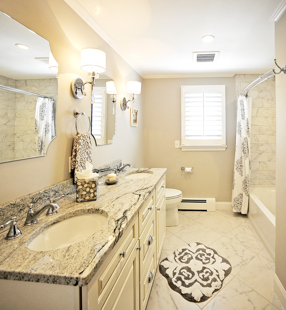 Пример оригинального дизайна: ванная комната в современном стиле с фасадами с выступающей филенкой, белыми фасадами, ванной в нише, душем над ванной, серой плиткой, серыми стенами, мраморным полом, врезной раковиной и столешницей из гранита