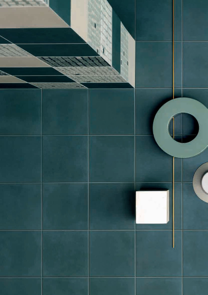 Esempio di una stanza da bagno contemporanea di medie dimensioni con piastrelle multicolore, piastrelle in gres porcellanato, pareti multicolore, pavimento in gres porcellanato e pavimento blu
