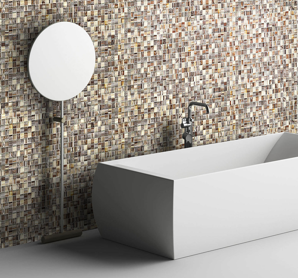 Ejemplo de cuarto de baño principal contemporáneo grande con bañera exenta, baldosas y/o azulejos de vidrio, baldosas y/o azulejos marrones y suelo de mármol
