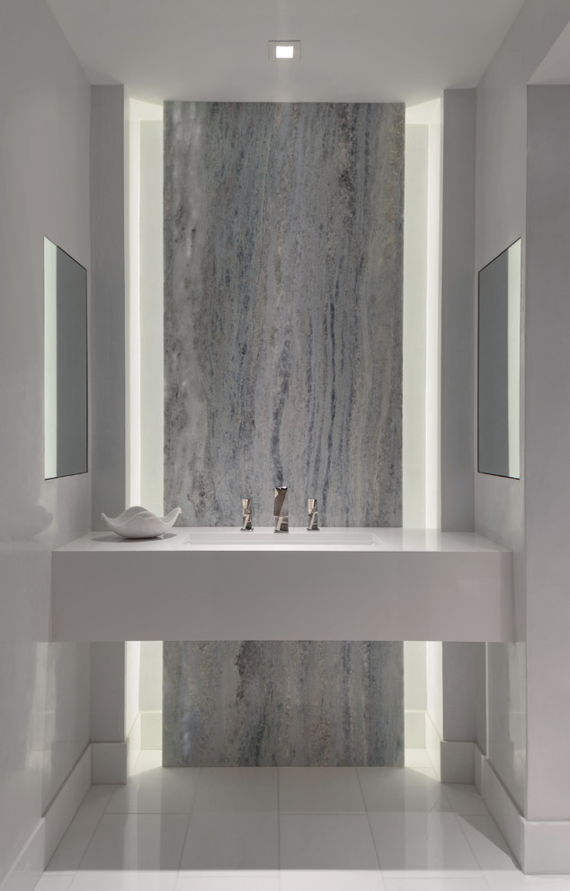 На фото: большая ванная комната в современном стиле с белой плиткой, белыми стенами, полом из керамогранита, душевой кабиной и врезной раковиной