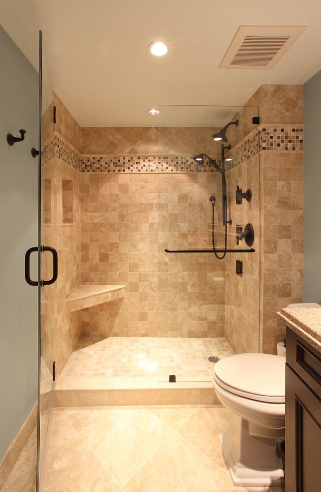 Idéer för ett mellanstort modernt flerfärgad badrum med dusch, med luckor med infälld panel, skåp i mörkt trä, en dusch i en alkov, flerfärgad kakel, keramikplattor, grå väggar, klinkergolv i keramik, granitbänkskiva, beiget golv och dusch med gångjärnsdörr