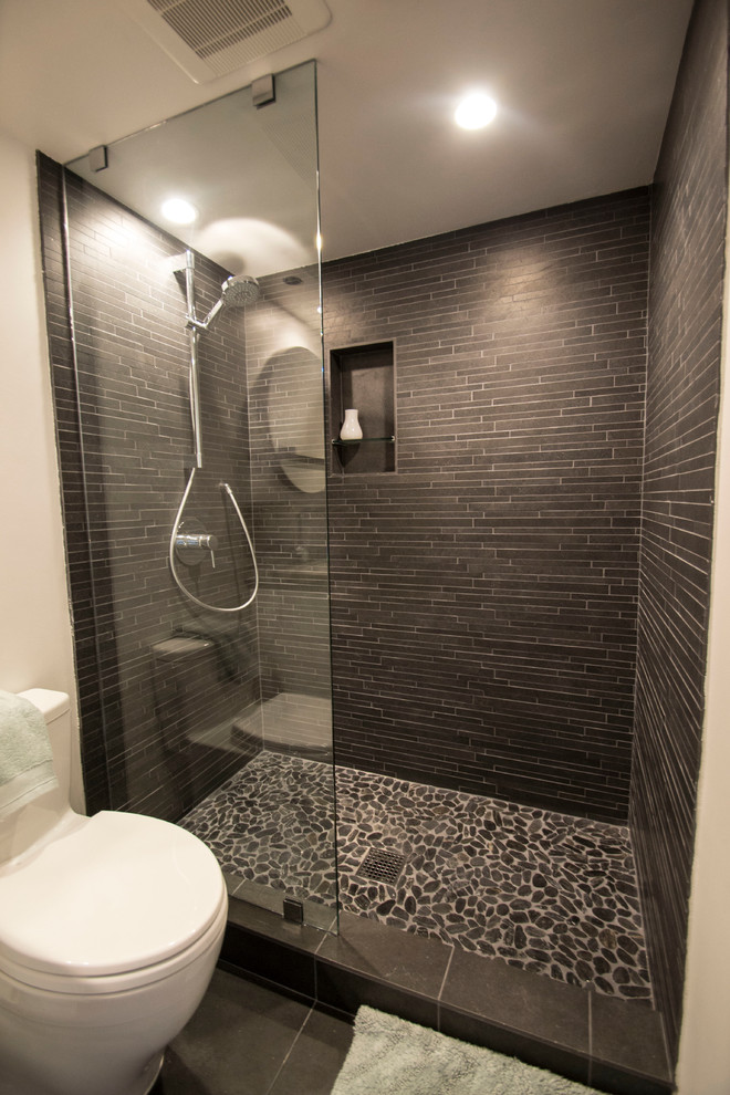 Example of a transitional 3/4 bathroom design in San Diego