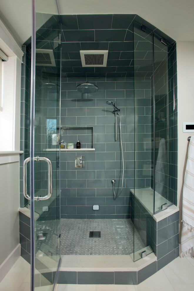 Ejemplo de cuarto de baño actual con bañera exenta