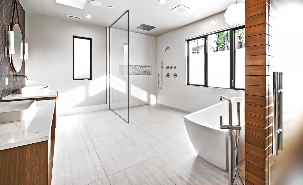Design ideas for a contemporary bathroom in Seattle.