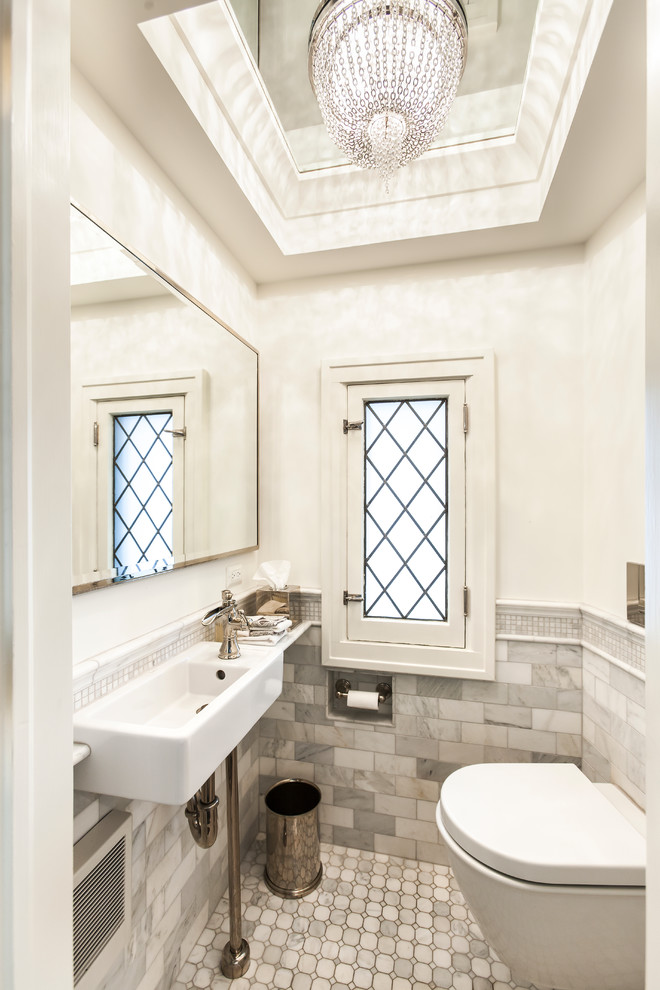На фото: маленькая ванная комната в современном стиле с подвесной раковиной, инсталляцией, серой плиткой, каменной плиткой и белыми стенами для на участке и в саду с