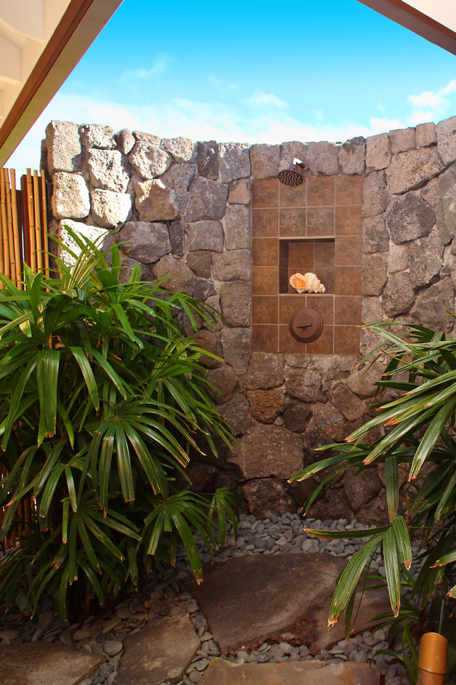 Пример оригинального дизайна: маленькая главная ванная комната в морском стиле для на участке и в саду