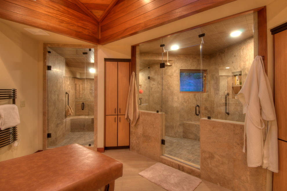 Идея дизайна: огромная главная ванная комната в современном стиле с плоскими фасадами, светлыми деревянными фасадами, накладной ванной, двойным душем, полом из керамогранита, врезной раковиной, столешницей из гранита и душем с распашными дверями