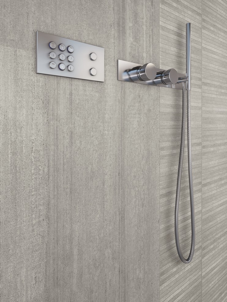 Esempio di una stanza da bagno padronale contemporanea di medie dimensioni con piastrelle grigie, piastrelle in gres porcellanato e pareti grigie
