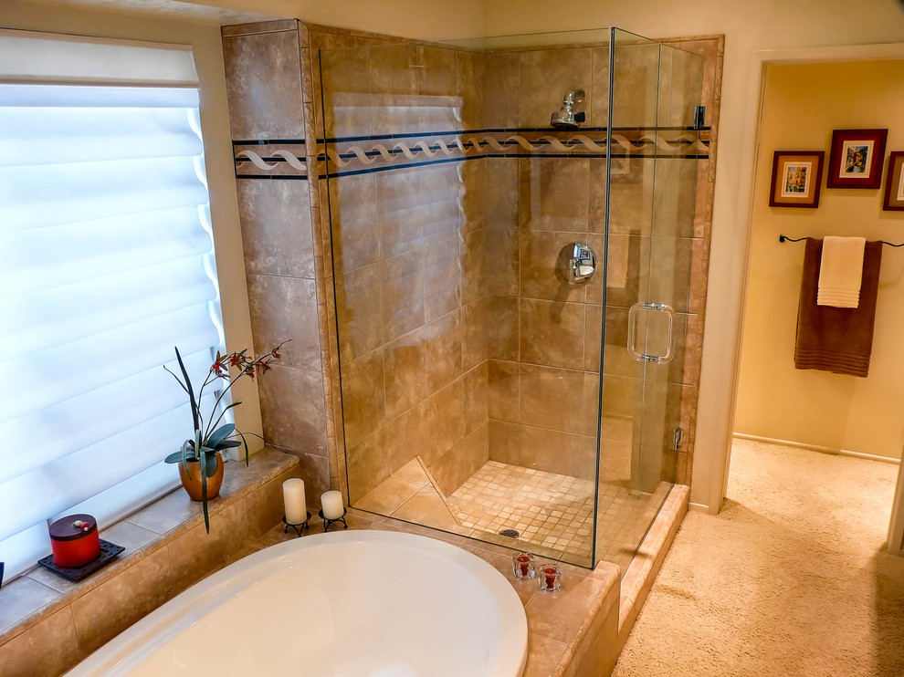 Idées déco pour une douche en alcôve principale classique en bois brun de taille moyenne avec un placard à porte plane, une baignoire posée, WC à poser, un mur blanc, un lavabo encastré et un plan de toilette en granite.