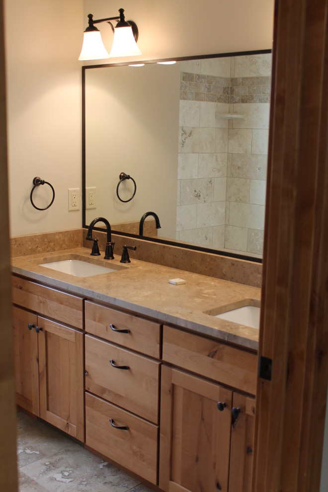 Example of an arts and crafts bathroom design in Albuquerque