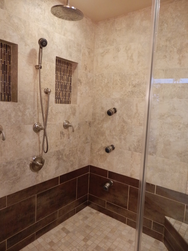 Mid-sized trendy master beige tile and porcelain tile porcelain tile corner shower photo in Phoenix with an undermount sink, shaker cabinets, dark wood cabinets, quartz countertops, a one-piece toilet and orange walls
