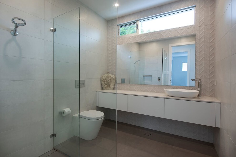 Foto di una stanza da bagno padronale minimal con piastrelle beige