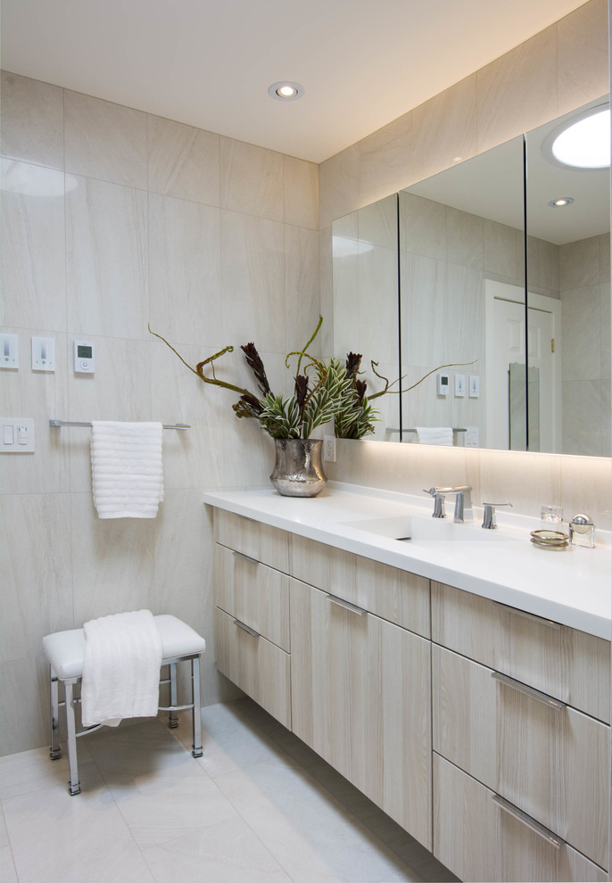 Contemporary retreat in Etobicoke Contemporary Bathroom Toronto