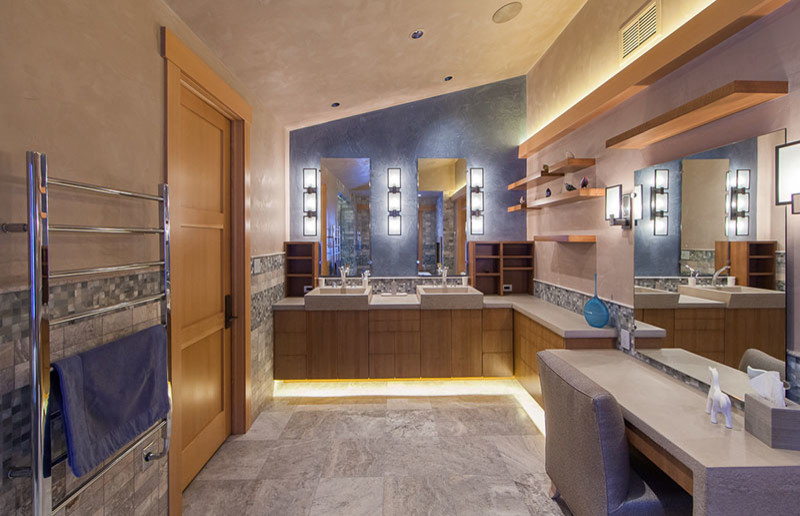 Cette photo montre une salle de bain tendance avec une vasque, un placard à porte plane, des portes de placard marrons et un plan de toilette en béton.