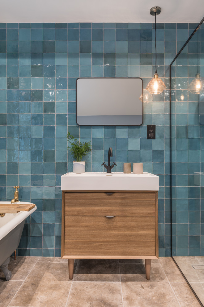 Foto de cuarto de baño actual de tamaño medio con baldosas y/o azulejos de cerámica
