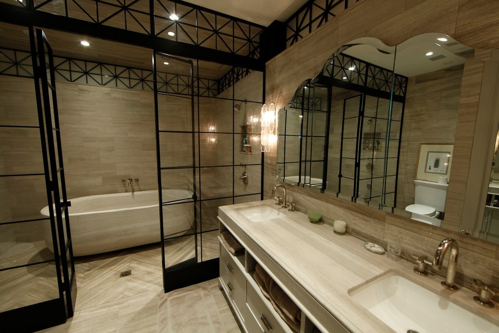 Modernes Badezimmer mit freistehender Badewanne in Salt Lake City