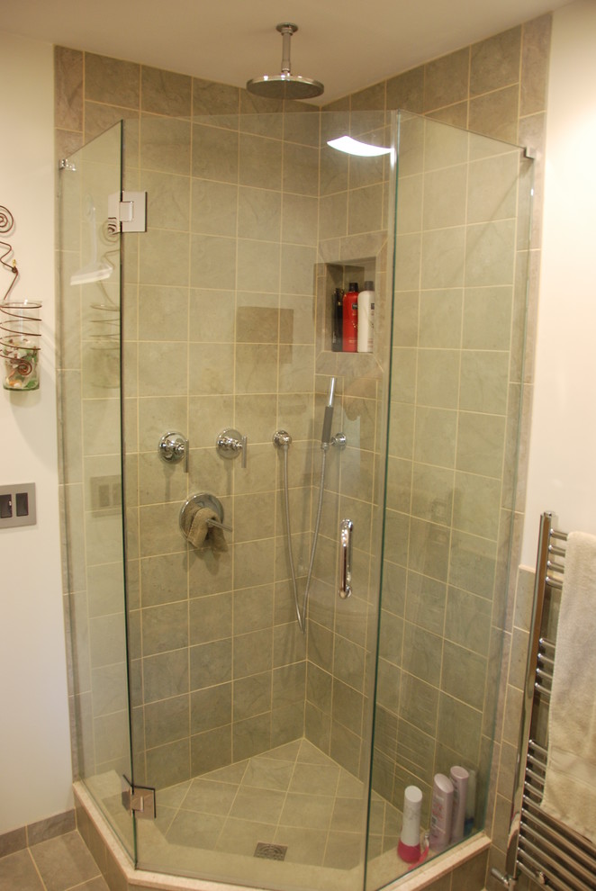 Example of a bathroom design in Providence