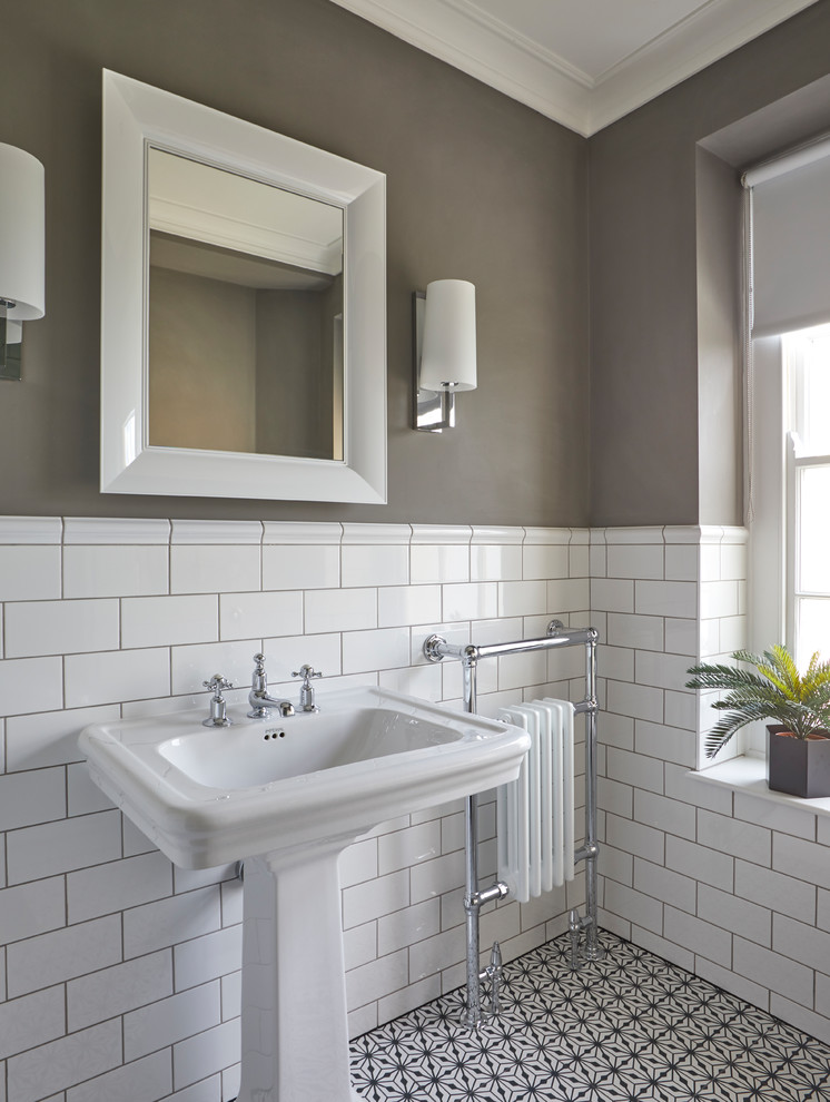 ハートフォードシャーにあるトランジショナルスタイルのおしゃれな浴室の写真