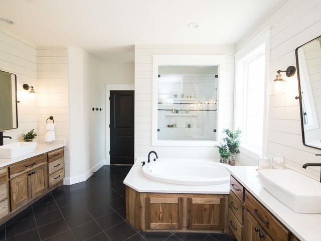 Coopers Hawk Country Bathroom Austin By Reece Homes Llc Houzz Uk