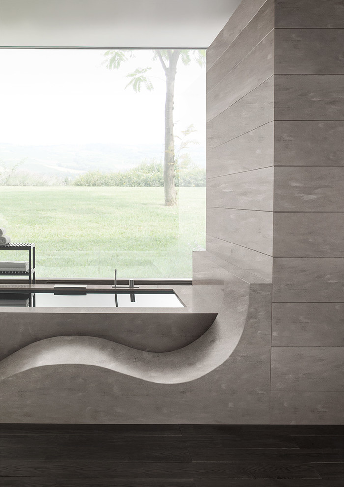 Immagine di una stanza da bagno con piastrelle grigie, pareti grigie e top in superficie solida