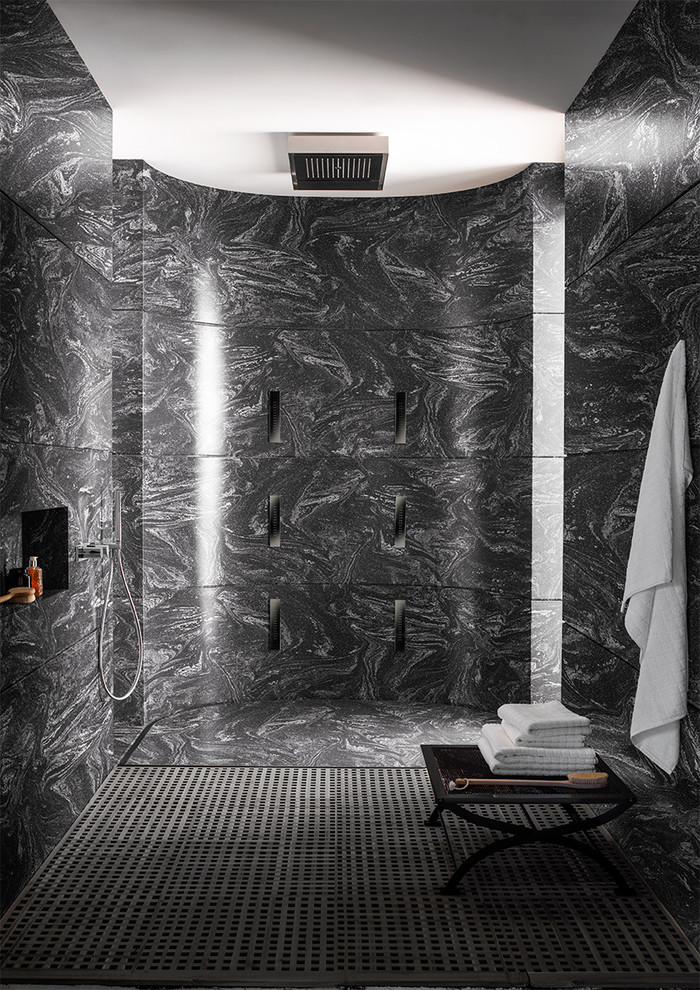 Esempio di una stanza da bagno design con top in superficie solida