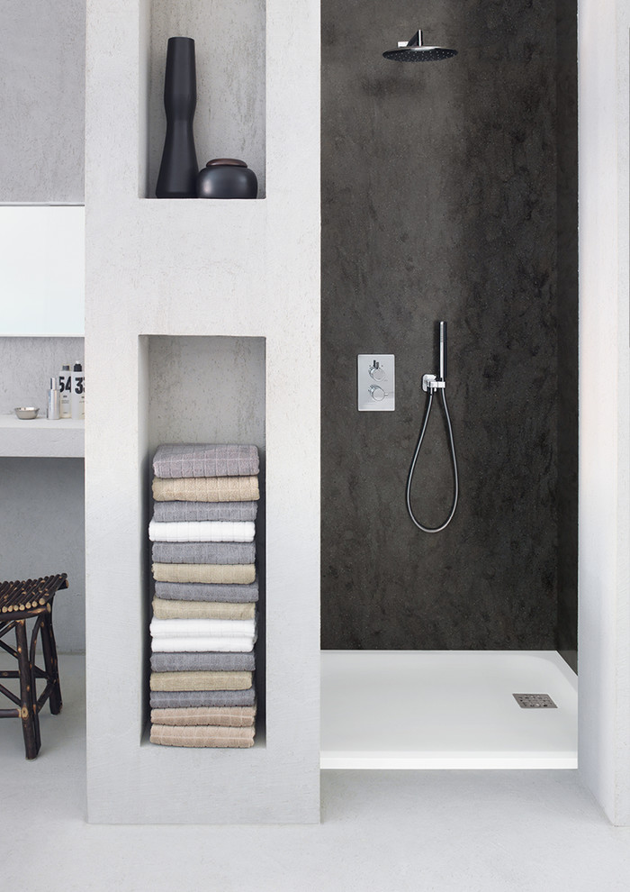 Modelo de cuarto de baño minimalista con encimera de acrílico