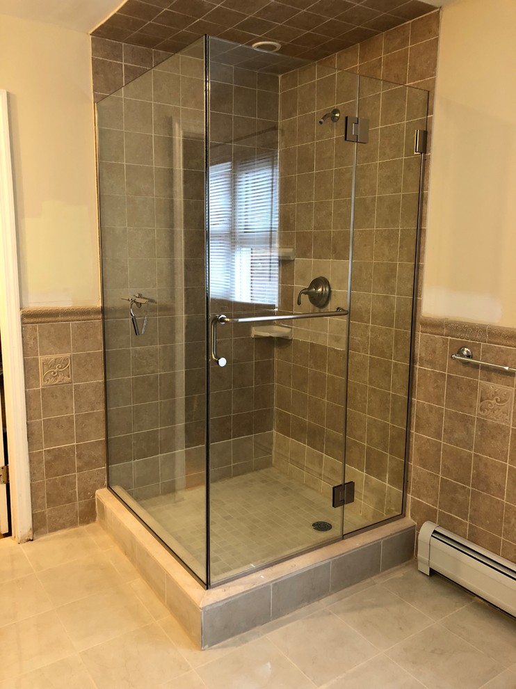 Mid-sized minimalist master corner shower photo in New York with glass countertops