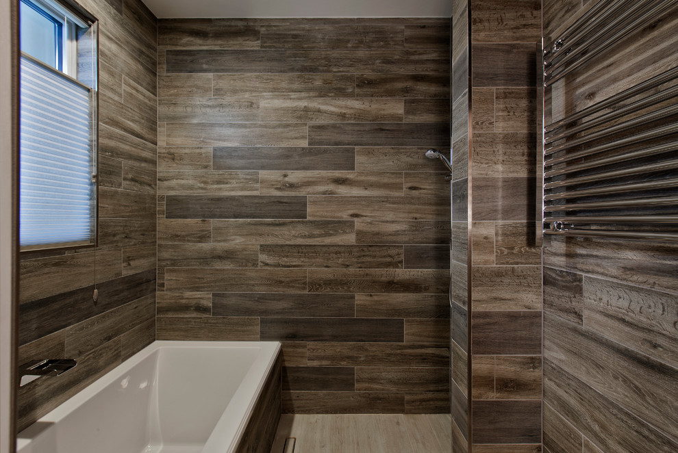 Small world-inspired ensuite bathroom in DC Metro with a built-in bath, a walk-in shower, brown tiles, porcelain tiles, brown walls, porcelain flooring, beige floors and an open shower.