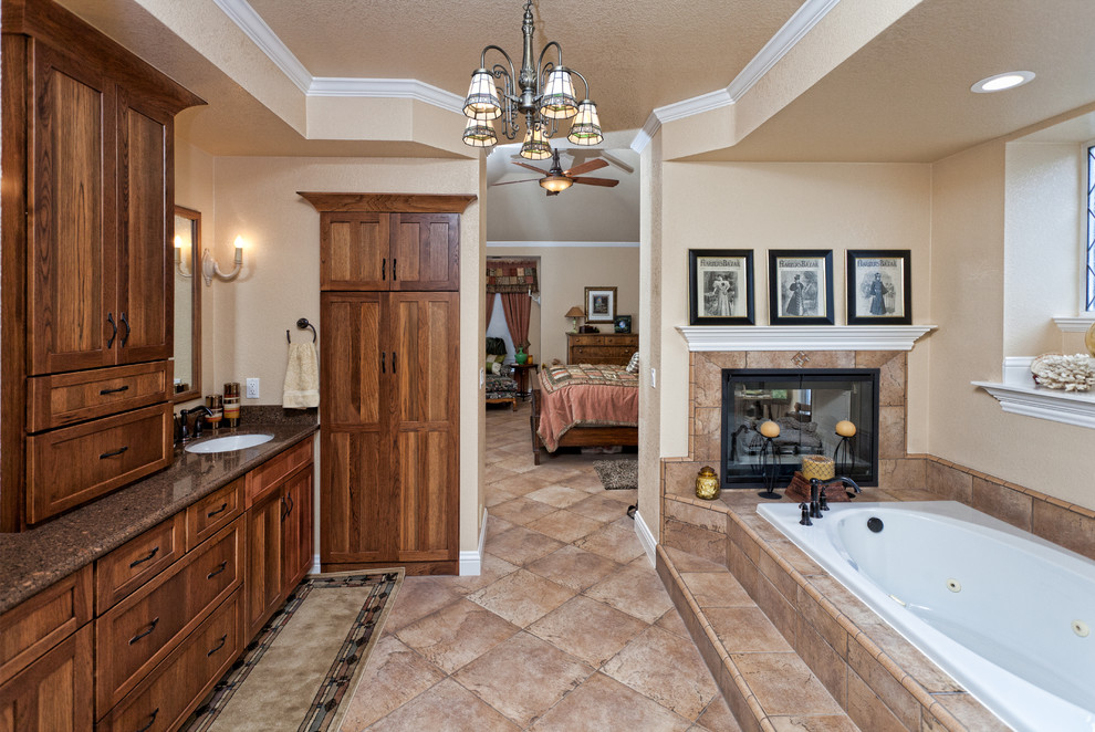Стильный дизайн: ванная комната в стиле рустика с накладной ванной - последний тренд