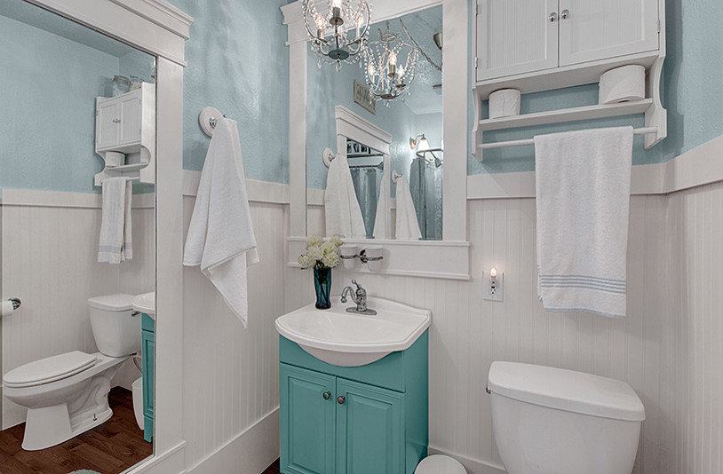 Bathroom - cottage bathroom idea in Seattle