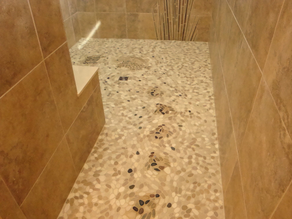 Inspiration for a contemporary bathroom in Cedar Rapids.