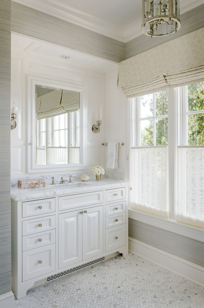 Example of a classic bathroom design in Seattle