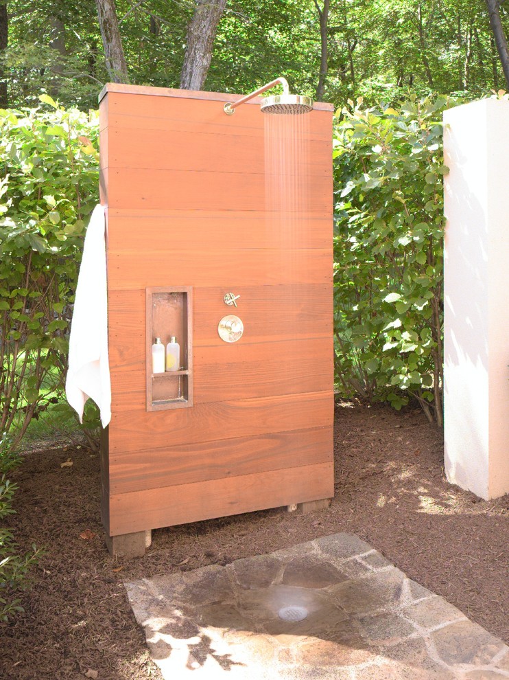 Design ideas for a modern bathroom in New York.