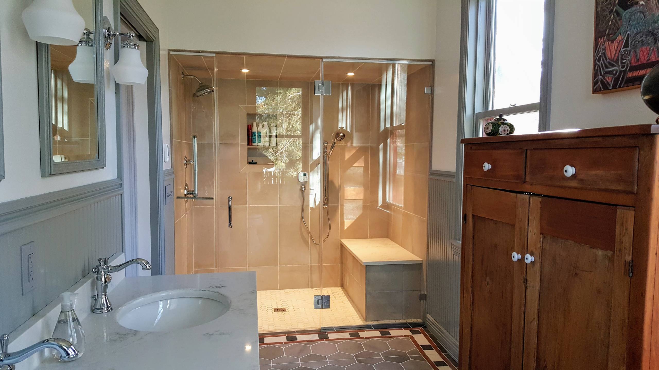 Walk-In vs. Step-In Showers - Garrety Glass