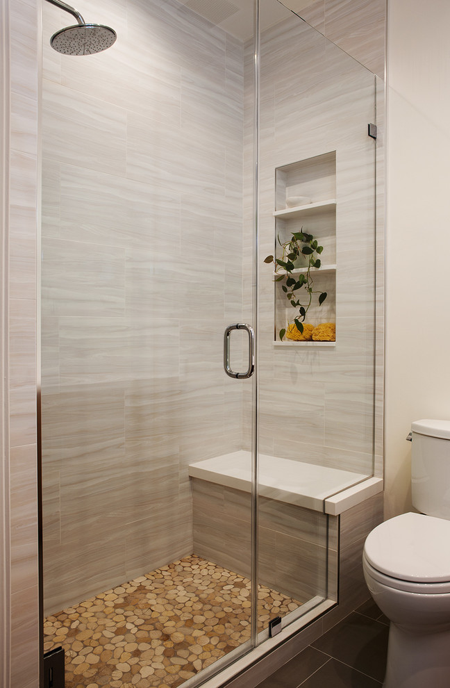 Ispirazione per una piccola stanza da bagno padronale contemporanea con top in quarzo composito