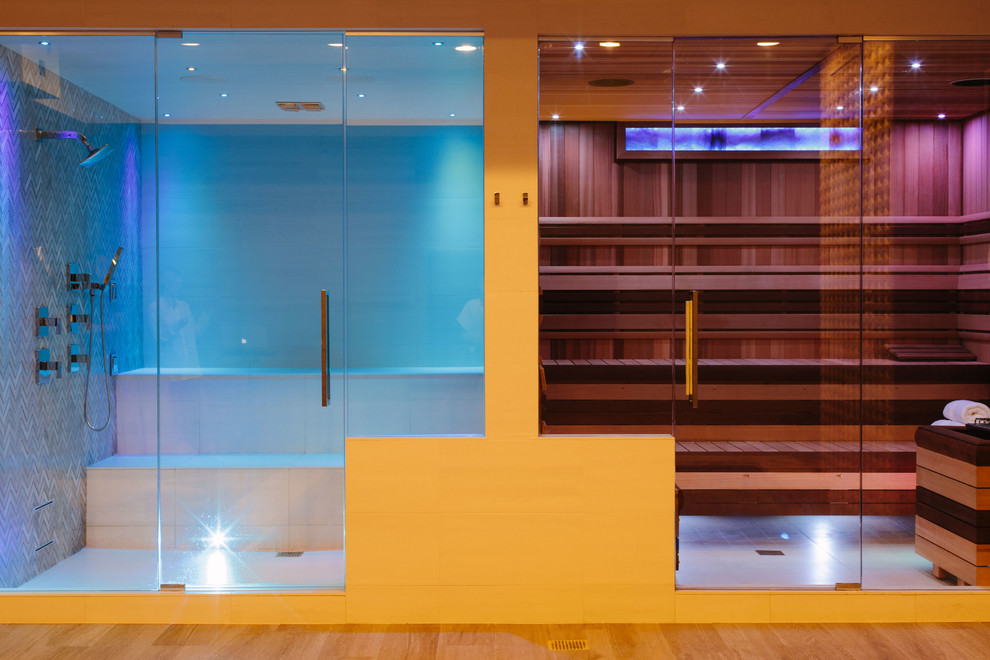 Immagine di un'ampia sauna chic con zona vasca/doccia separata, piastrelle multicolore, pareti multicolore, pavimento in gres porcellanato, pavimento multicolore e porta doccia a battente