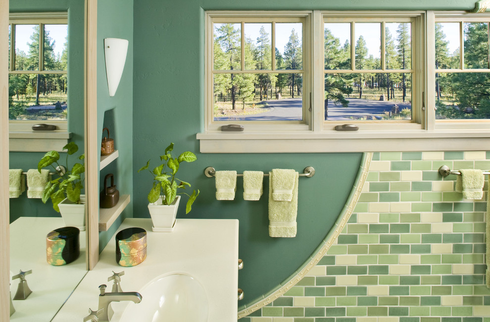 Foto de cuarto de baño de estilo americano con baldosas y/o azulejos de cemento
