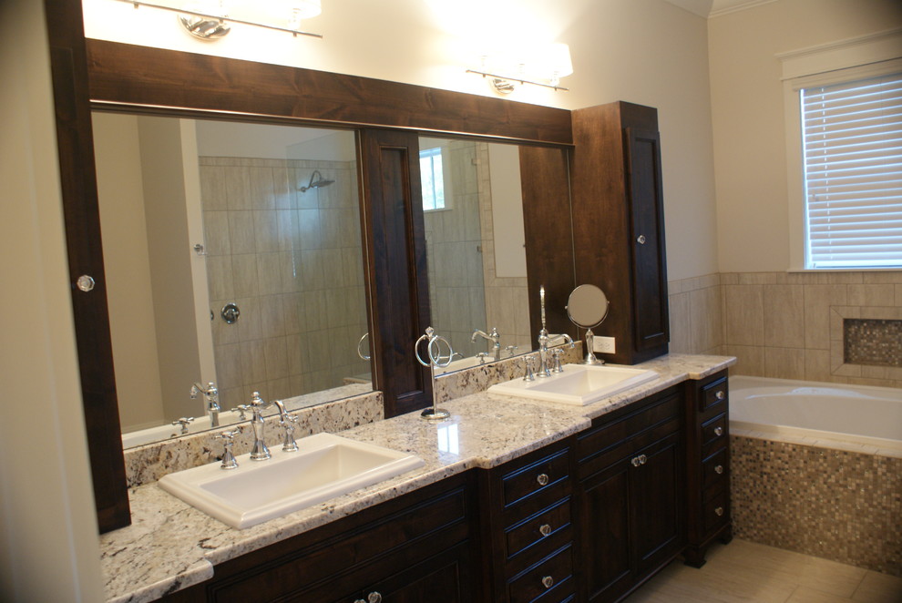 Example of an arts and crafts bathroom design in Tampa