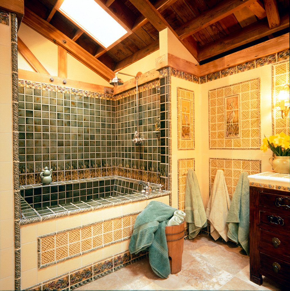 Foto de cuarto de baño de estilo americano con baldosas y/o azulejos multicolor y bañera empotrada