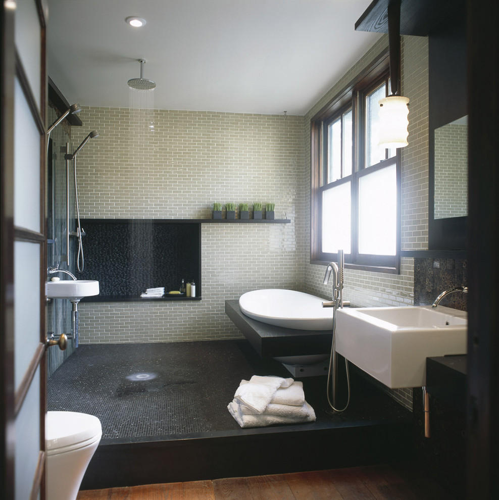 Example of an arts and crafts bathroom design in DC Metro